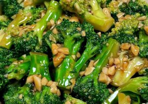 Broccoli with Garlic Sauce