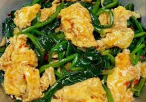 Spinach and Egg Stir-Fry