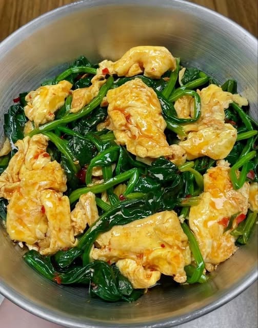 Spinach and Egg Stir-Fry