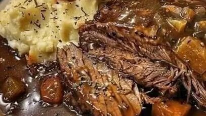 Beef and Gravy Over Mashed Potatoes