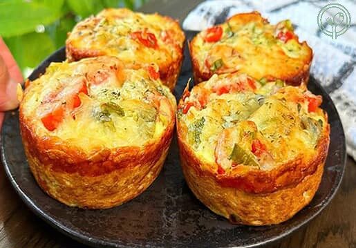 Savory Oatmeal Muffins with Cheese and Vegetables