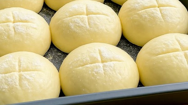 Easy 4-Ingredient Bread Rolls