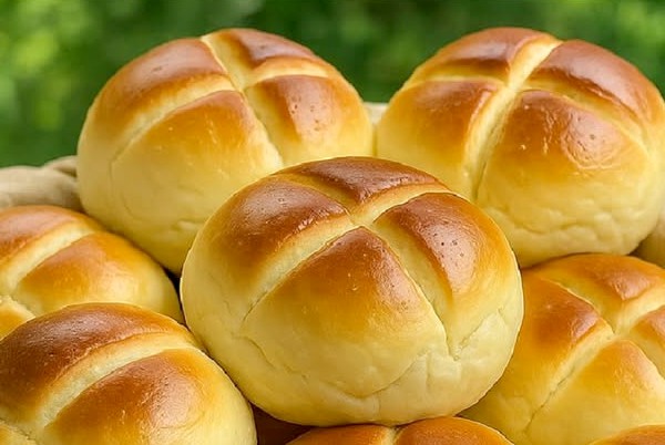 Easy 4-Ingredient Bread Rolls
