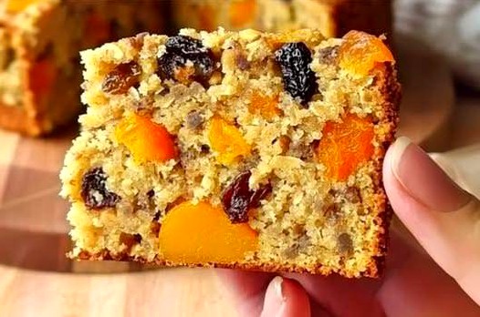 Naturally Sweet Oatmeal, Apple & Carrot Bake (No Sugar, No Flour!)