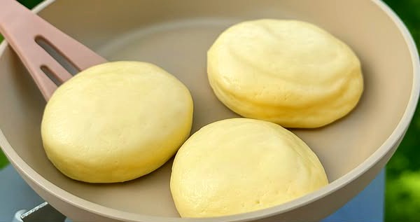 DIY Soufflé Pancakes